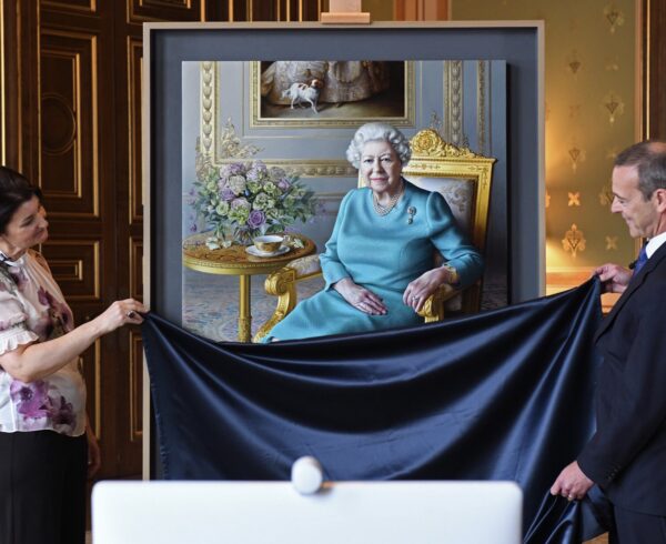 Artist Mirian Escofet & Her Tribute to The Queen