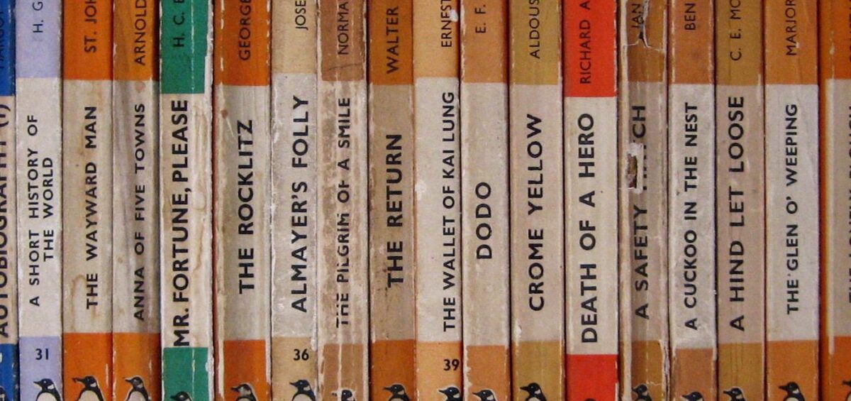 penguin-books-stacked-in-a-line